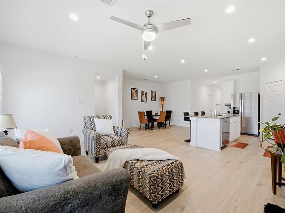 5th image of 1206 Ricasoli Dr