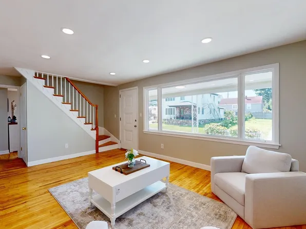 606 Pokross St, Fall River, MA 02724