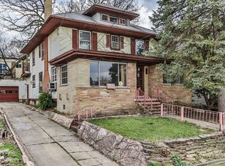 405 Division St, Elgin, IL 60120