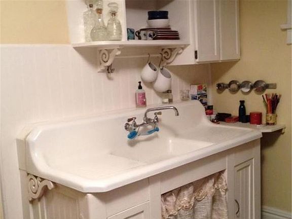 5th image of 276 E Broadway APT 1