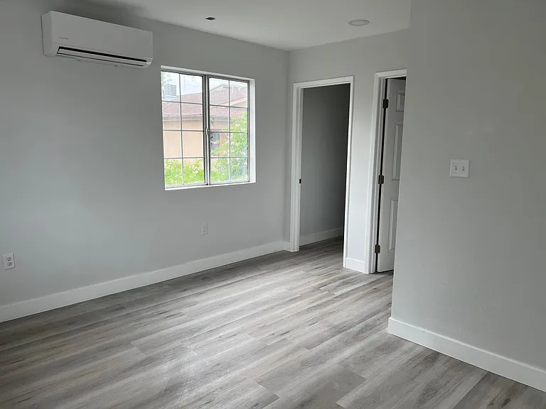 6556 Mammoth Ave — Photo 5