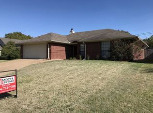 1800 Ramada Dr, Woodway, TX 76712