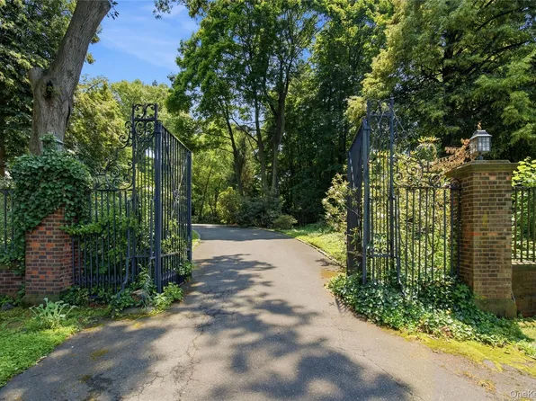 790 Bryant Avenue, Roslyn Harbor, NY 11576
