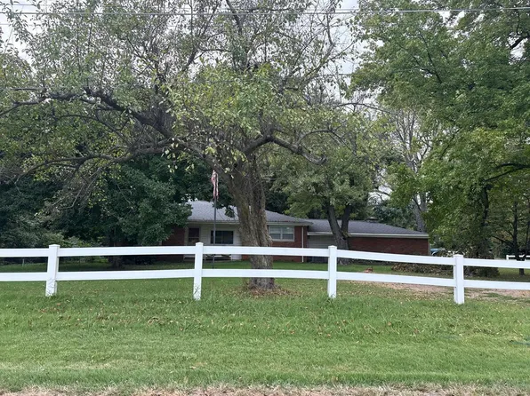 9800 Richfield Rd, Fairview Heights, IL 62208