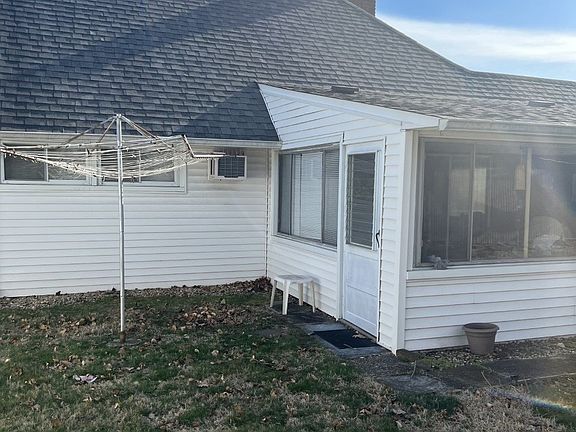 5th image of 70 Walnut Ln