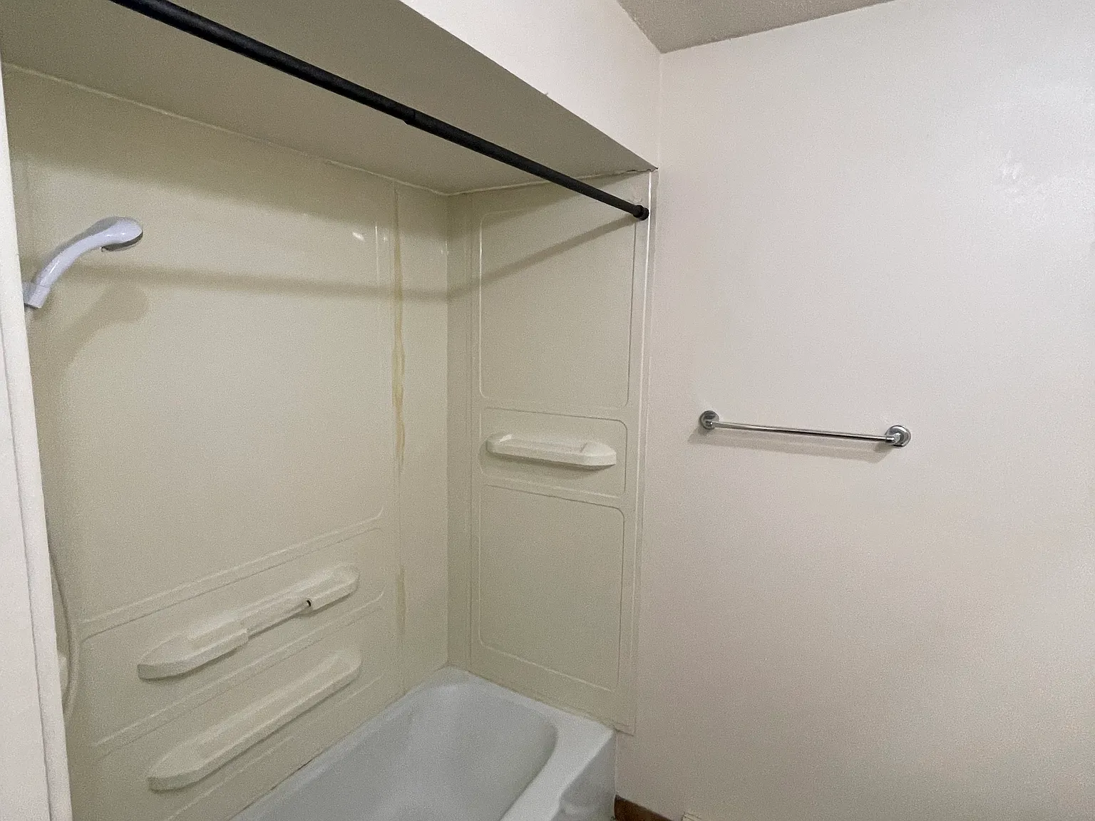 2 bed, $1,025 — Photo 2