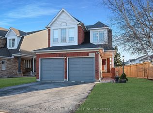 3044 Country Ln, Whitby, ON L1P 1R2