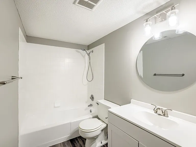 Meadowlark Apts — Photo 11