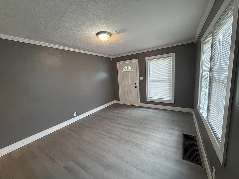 2328 E 36th St #1 — Photo 9
