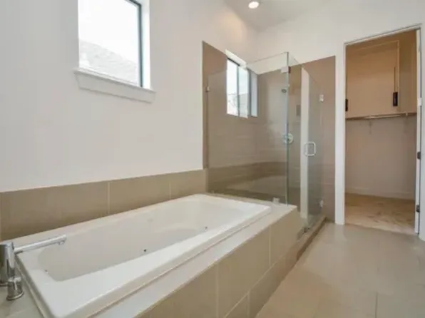 1412 McIlhenny St, Houston, TX 77004