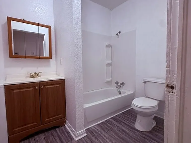 2401 McKenzie Ave — Photo 9