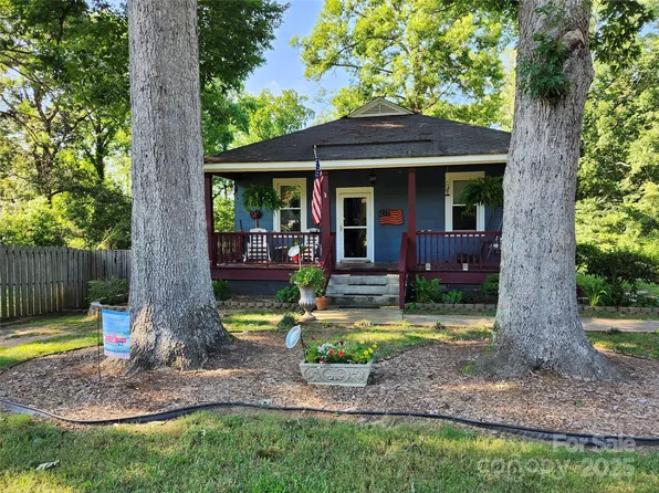 323 Johnson St, Mount Holly, NC 28120