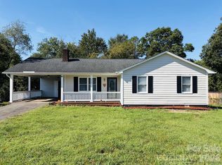 2060 27th Avenue Dr NE, Hickory, NC 28601