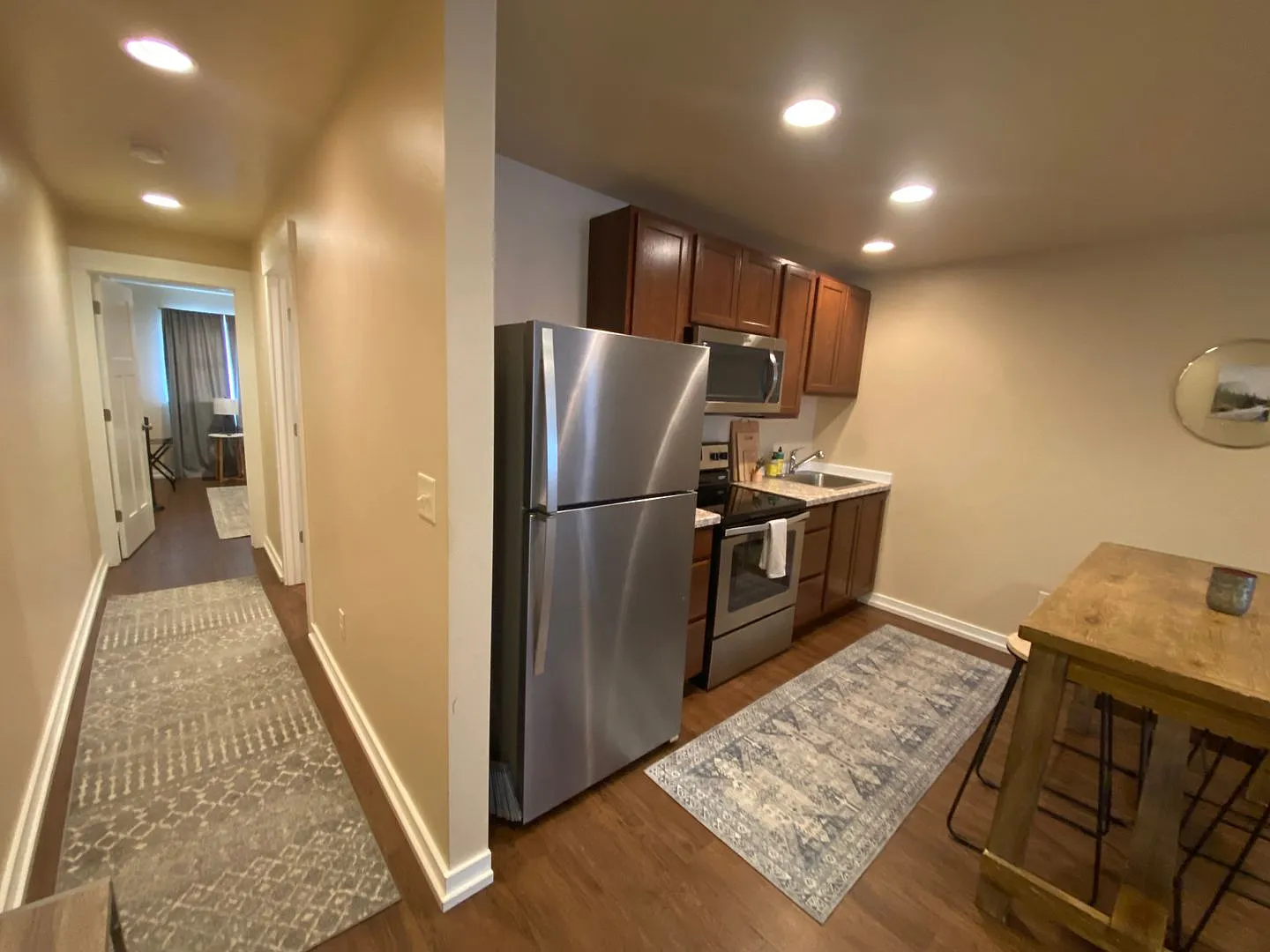 Fully Furnished Cozy Unit in Four Corners! — Photo 3