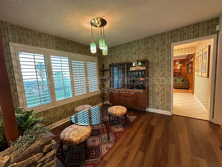 425 Edgerton Dr — Photo 5