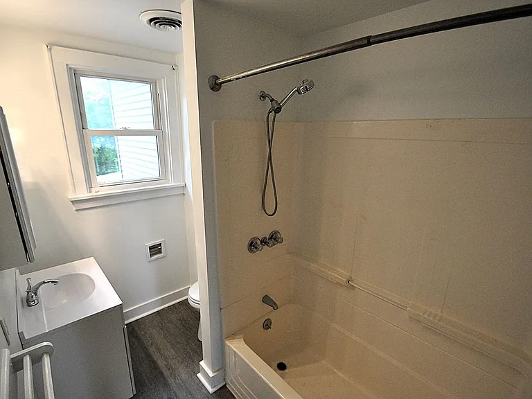 8525 Main St #UPPER — Photo 10