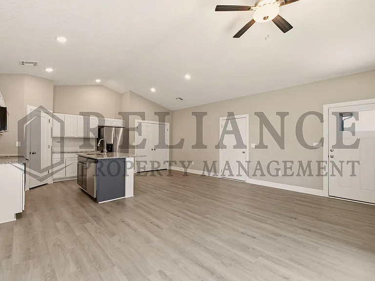 2755 S Greenleaf St — Photo 12