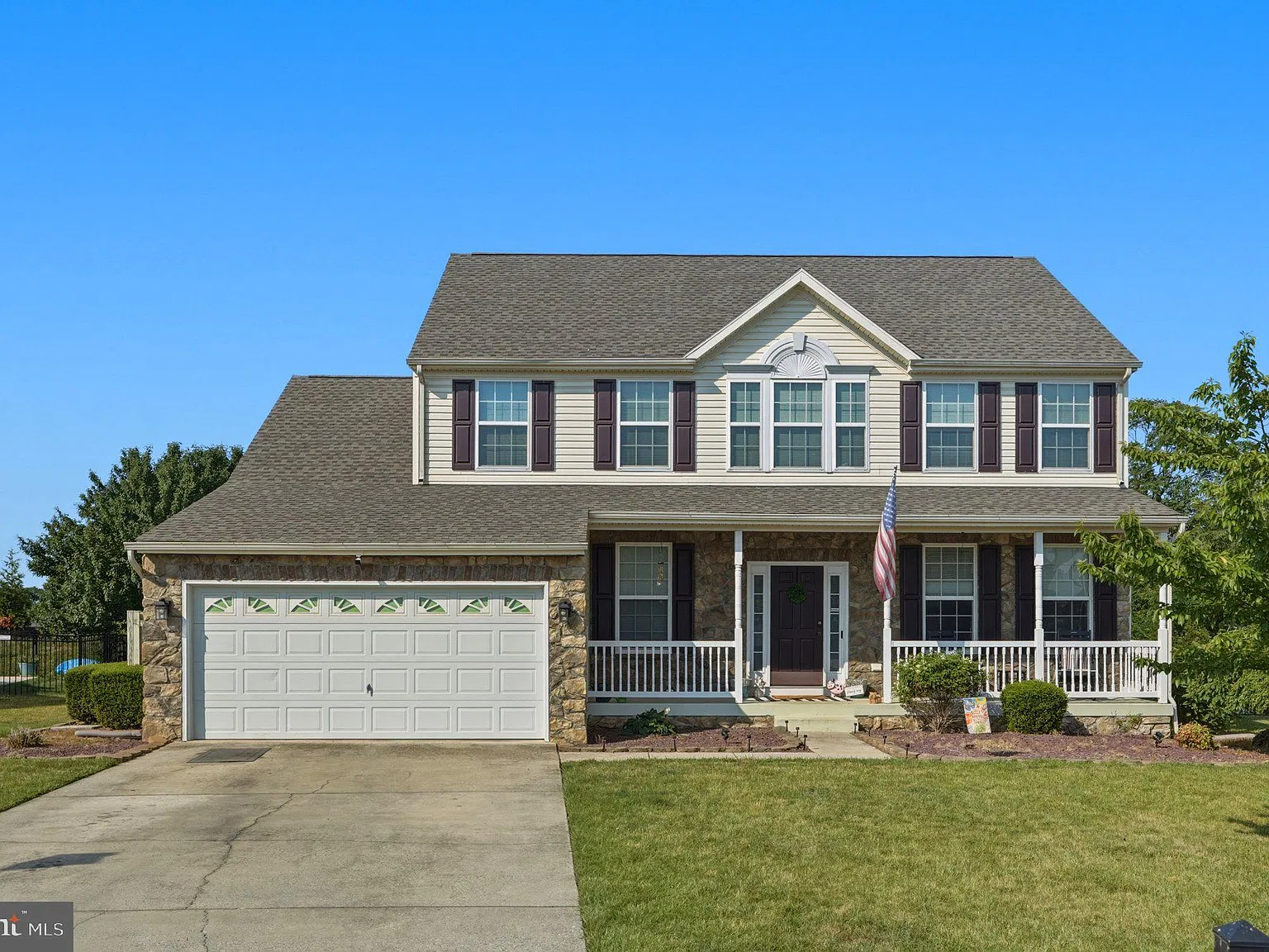 4 bed, 3.5 bath, 3974 sqft, $3,000 — Photo 2