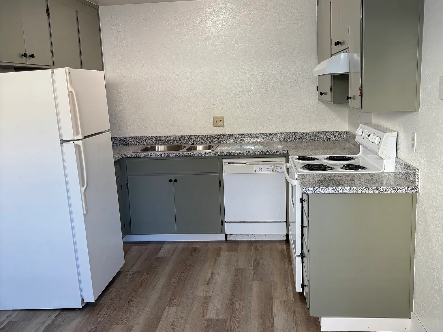 2 bed, 930 sqft, $2,200 — Photo 2
