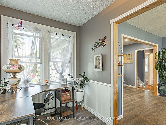 4th image of 354 Calgary St