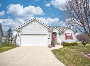 1130 Creekside Ct, Burton, MI 48509