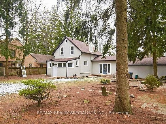 2nd image of 1395 Lorne Park Rd