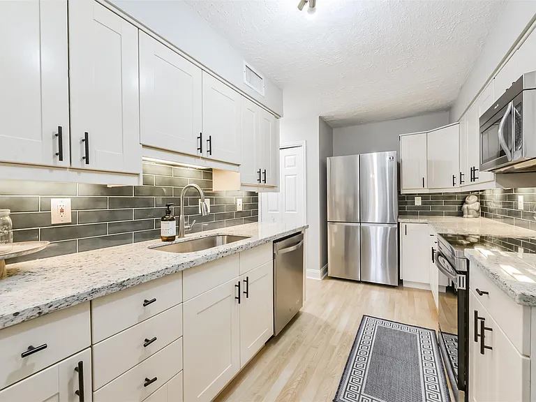 14111 Misty Meadow Ln — Photo 10