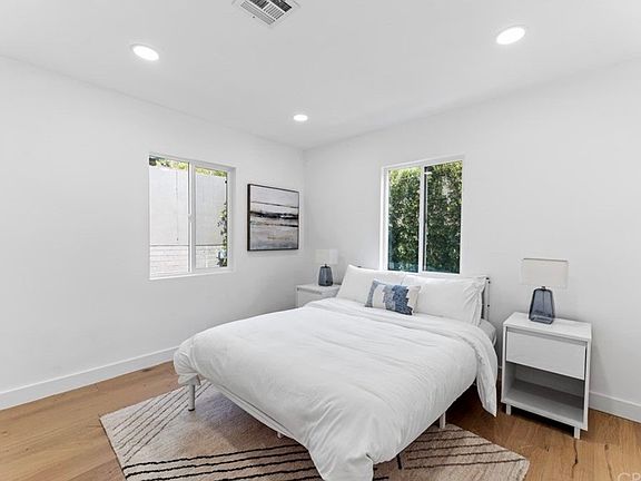 3rd image of 4554 Matilija Ave