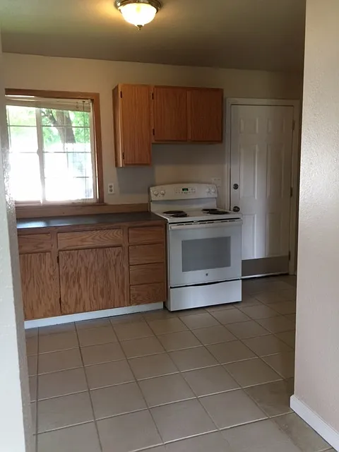 2 Bed/1 Bath Ephrata Duplex — Photo 4