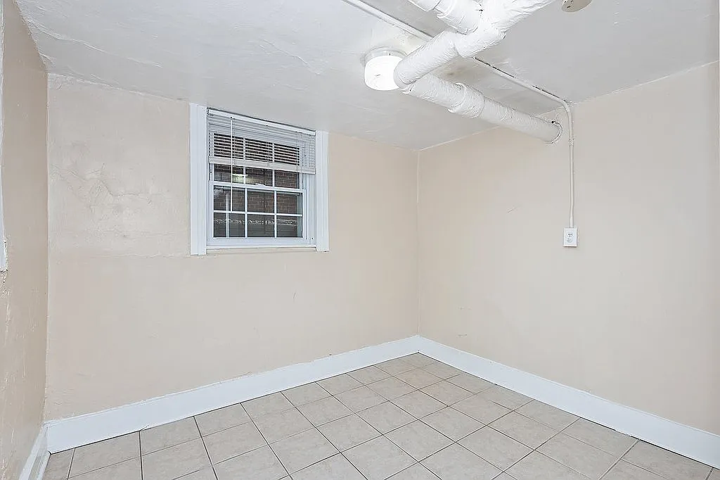995 Corona St. — Photo 4