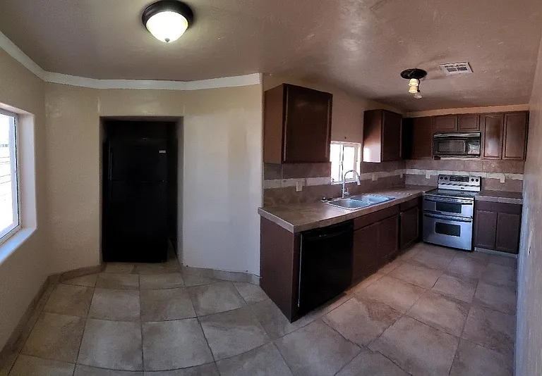 3914 S 5th Ave — Photo 15