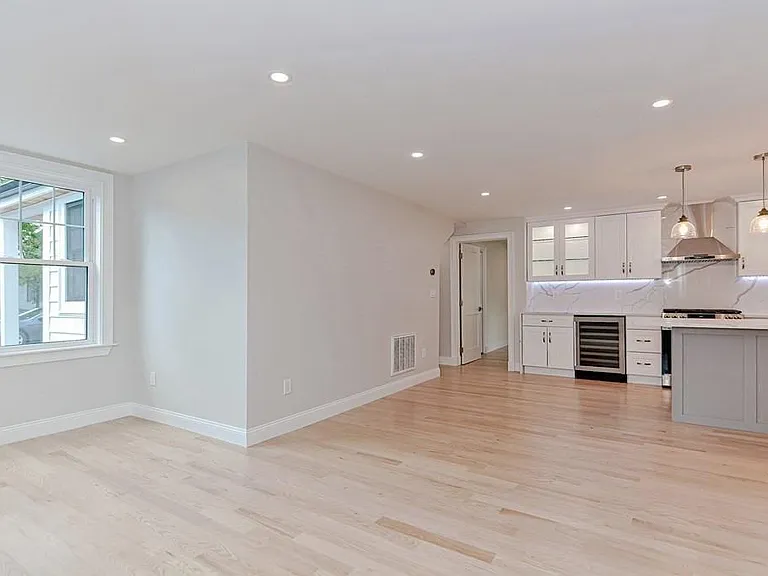 64 Crescent St #1 — Photo 15