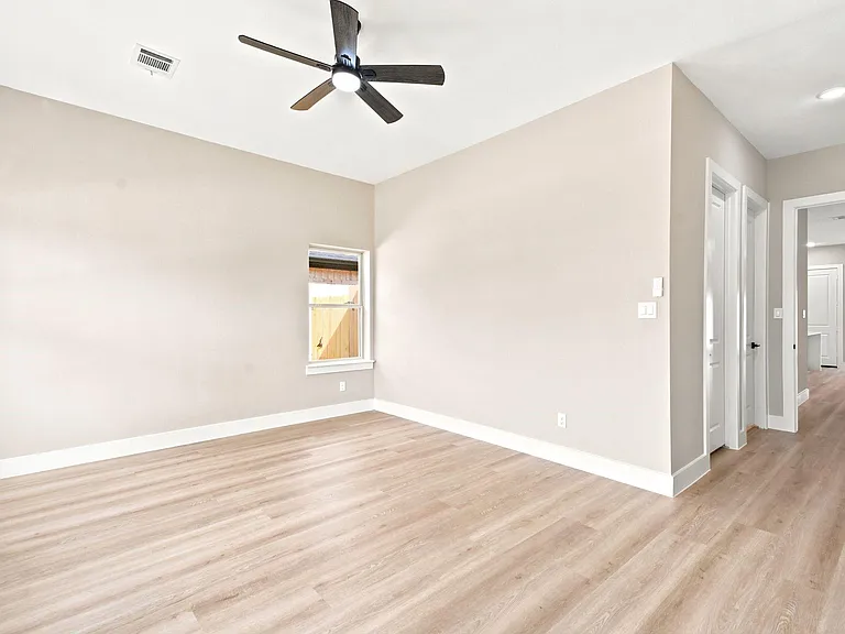 2610 Liguria Ln — Photo 17