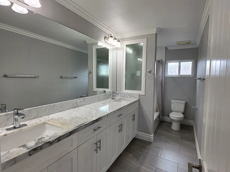 2516 Graham Ave #4 — Photo 15