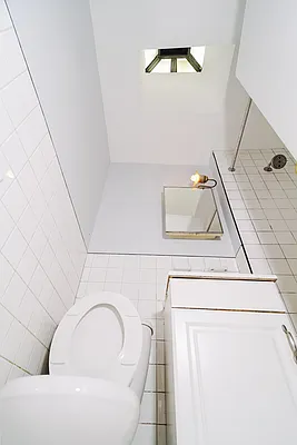 Rented by Dom & E Property Management | media 32