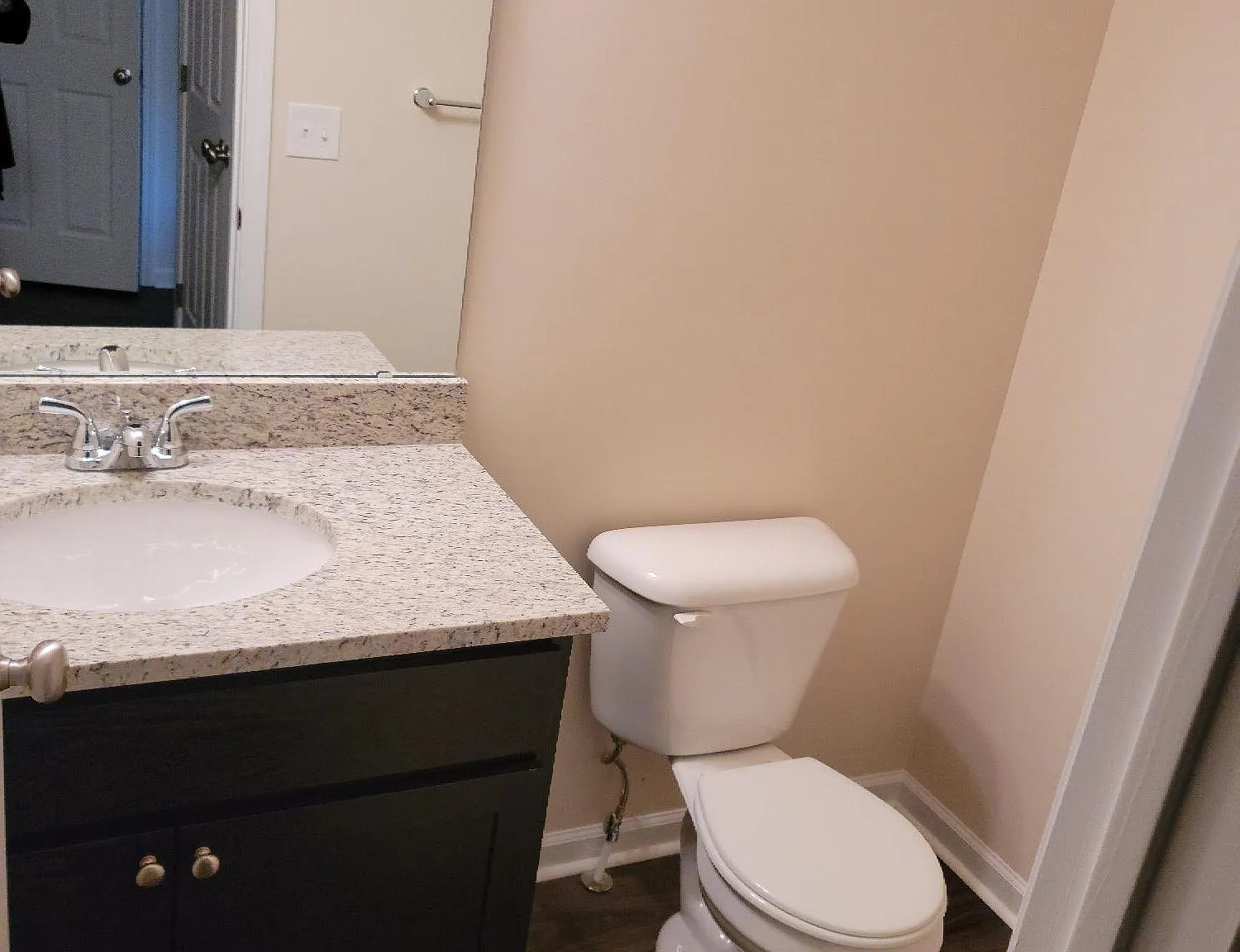 3 bed, 2.5 bath, 1700 sqft, $2,125 — Photo 4
