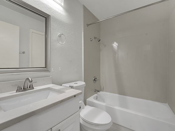 2nd image of 6016 Glenwood Dr