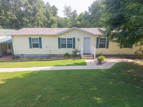 572 Gerrish Rd, Patoka, IL 62875