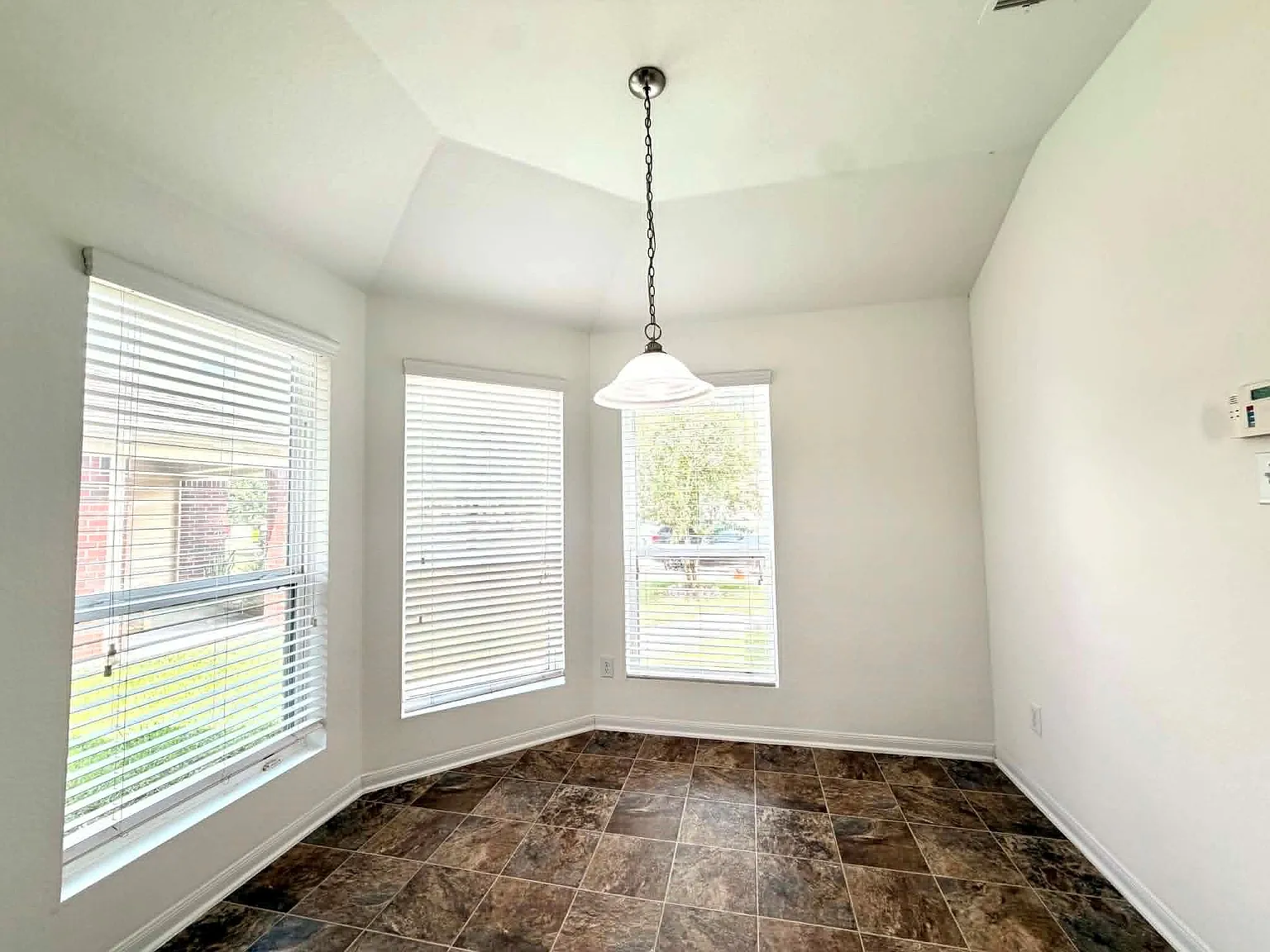 4 bed, 3.0 bath, 2258 sqft, $2,200 — Photo 4