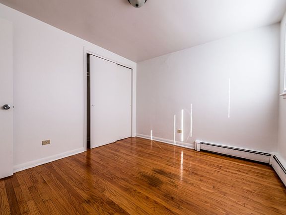 5th image of 14127 S School St #4584
