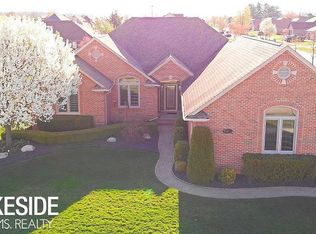 51384 Battanwood Dr, Macomb, MI 48042