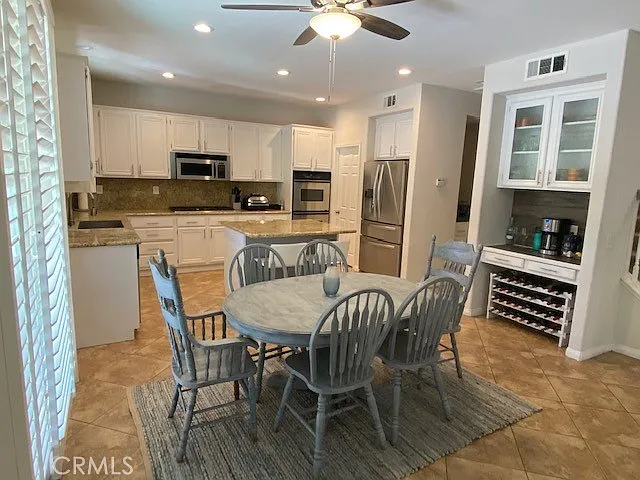 4 bed, 2.5 bath, 2973 sqft, $3,995 — Photo 3