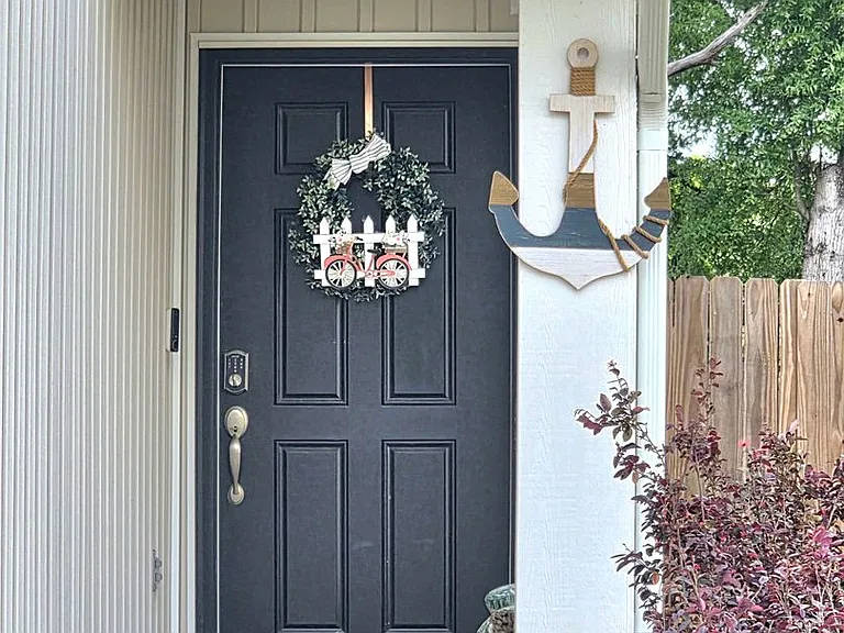 380 Hilburn Ln — Photo 2