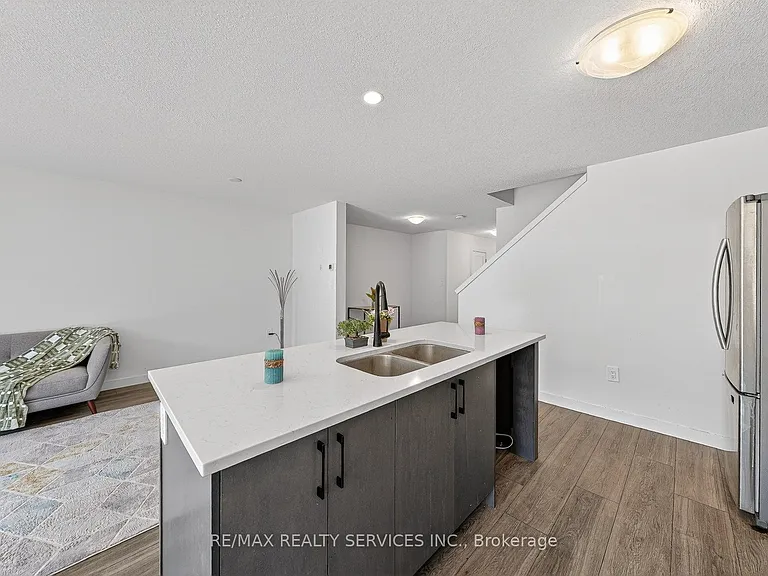 95 Queensbrook Cres — Photo 19