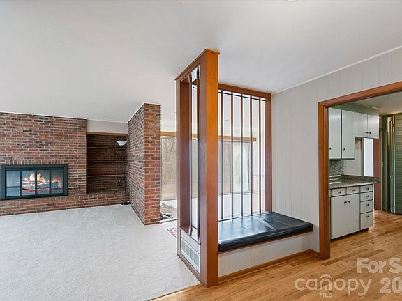 3rd image of 277 Fairlane Rd