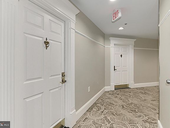 5th image of 1050 N Stuart St APT 815