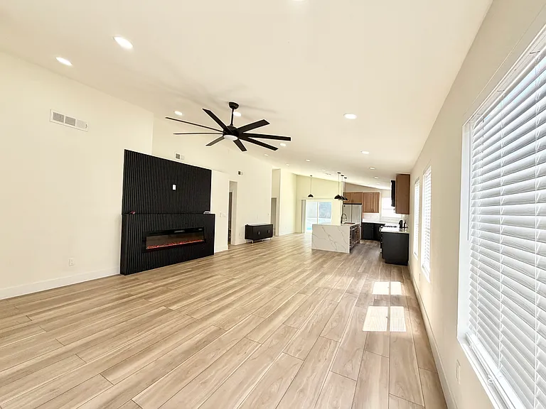8221 Grassy Point Cir — Photo 5