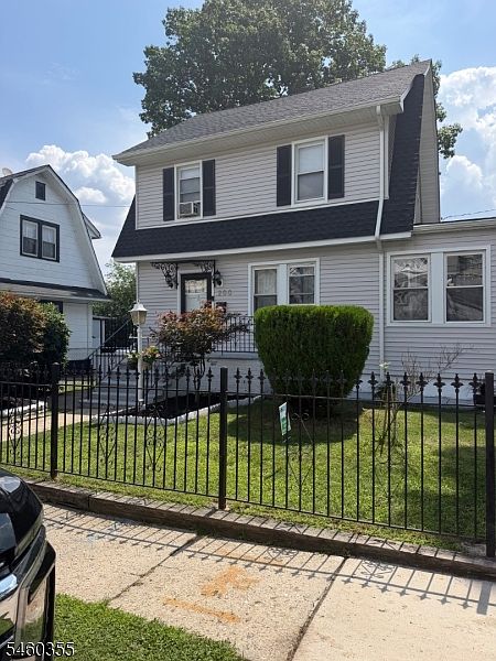 1st image of 200 Lincoln Pl