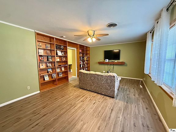 5th image of 908 S Maple St