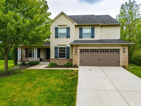 8437 Parkridge Dr, Dexter, MI 48130